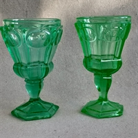 grønne antikke vinglas hexagonal green vaseline glass russiske drikkeglas 